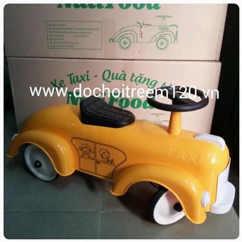 XE TAXI CHÒI CHÂN HÀNG TẶNG TỪ NUTIFOOD XE TAXI CHÒI CHÂN HÀNG TẶNG TỪ NUTIFOOD
