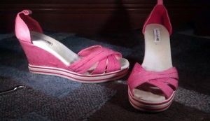 LADIES SIZE 6 AMERICAN EAGLE HEELS SHOES USED/WELL WORN