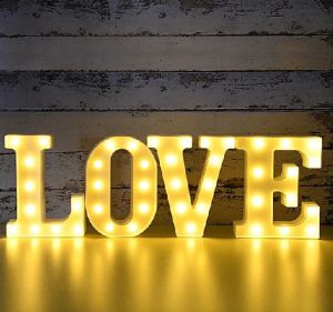 Bộ 4 đèn led chữ LOVE (tặng kèm pin)