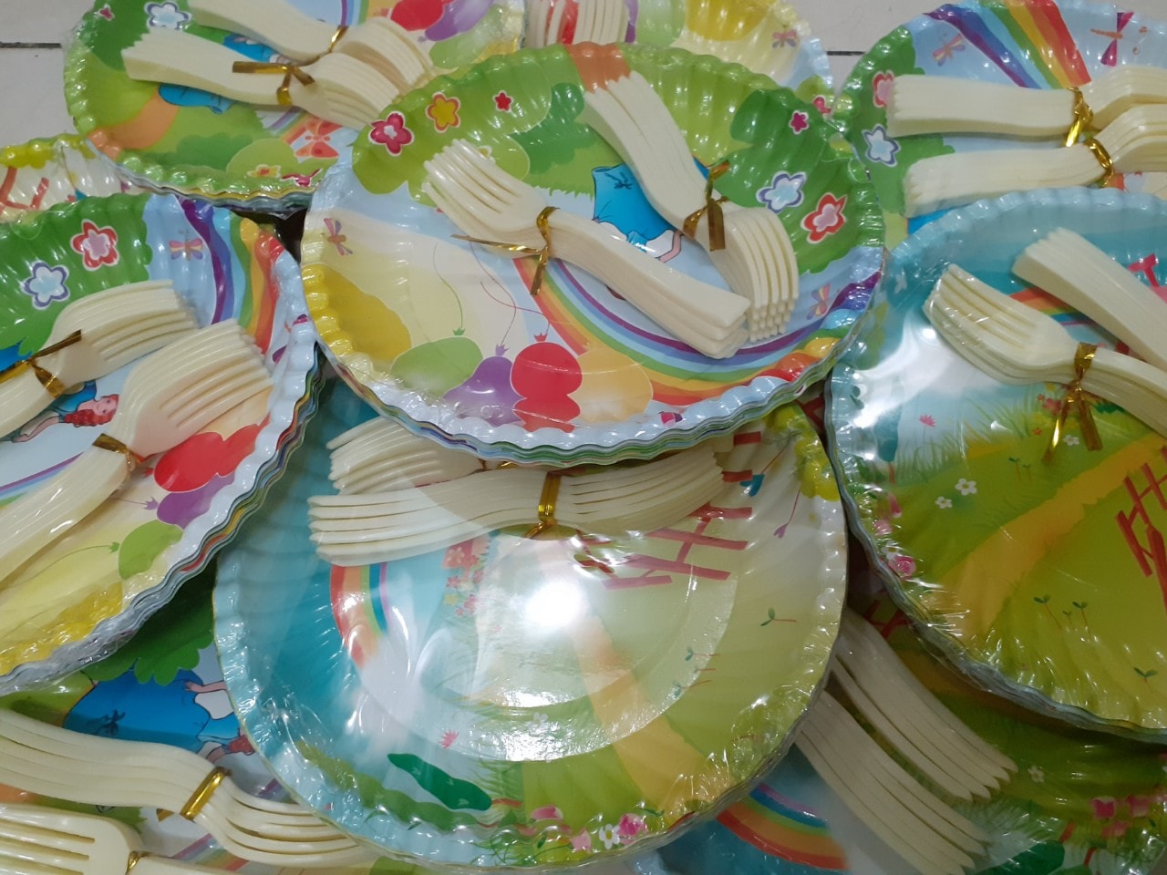 Set 10 đĩa giấy có nĩa Set 10 đĩa giấy có nĩa