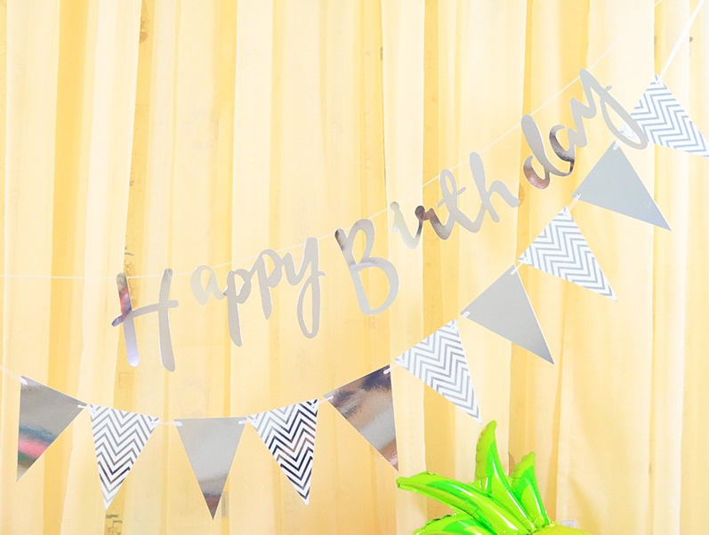 Combo 1 dây chữ Happy Birthday + 1 dây cờ Tam giác ép kim (vàng/bạc) Combo 1 dây chữ Happy Birthday + 1 dây cờ Tam giác ép kim (vàng/bạc)